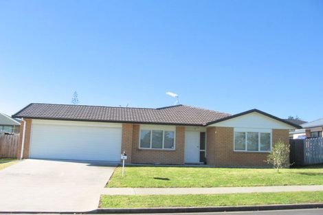 Photo of property in 12 Loughinisland Place, Weymouth, Auckland, 2103