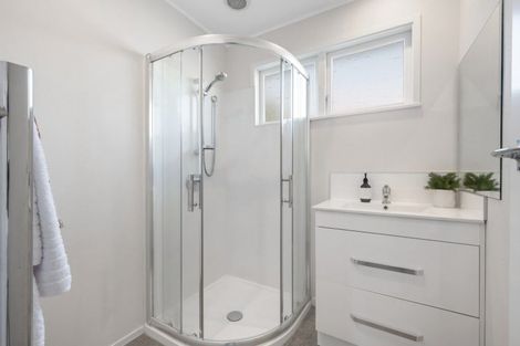 Photo of property in 2/66 Prince Regent Drive, Half Moon Bay, Auckland, 2012