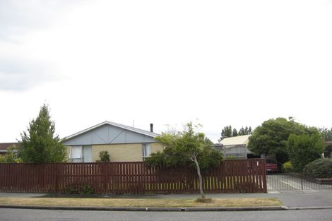 Photo of property in 28 Medina Crescent, Parklands, Christchurch, 8083