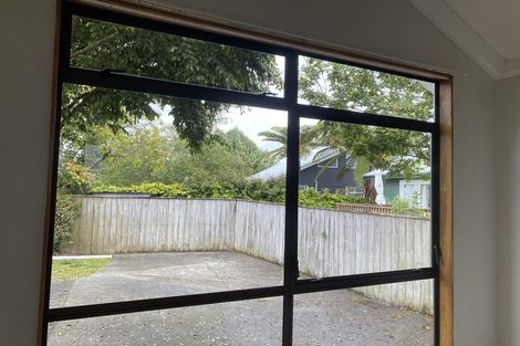 Photo of property in 25a/5 Beach Road, Te Atatu Peninsula, Auckland, 0610