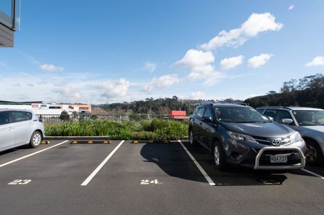 Photo of property in 1/37 Woodlands Crescent, Browns Bay, Auckland, 0630