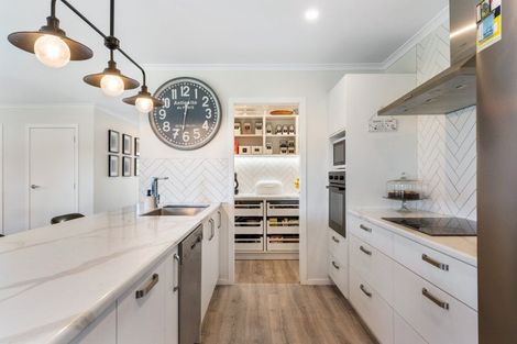 Photo of property in 17 Manatu Close, Whangamata, 3691