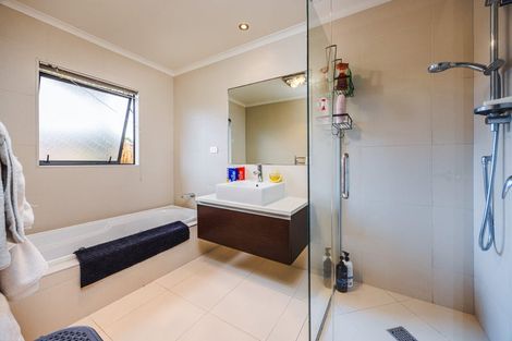 Photo of property in 24 Corsica Way, Karaka, Papakura, 2113