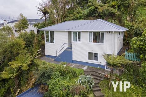 Photo of property in 106 Ruskin Road, Newlands, Wellington, 6037