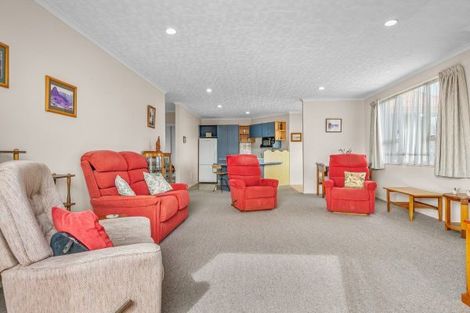 Photo of property in 12 Guildford Street, Levin, 5510