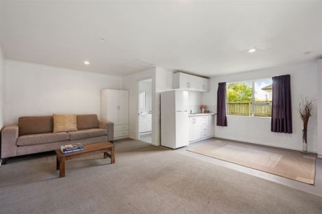 Photo of property in 34a Lauderdale Road, Birkdale, Auckland, 0626
