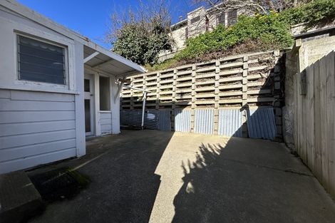 Photo of property in 8 Rixon Grove, Mount Victoria, Wellington, 6011