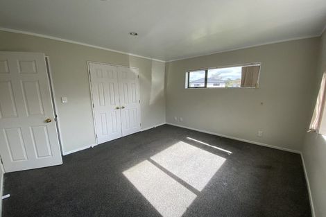 Photo of property in 25 Ginders Drive, Massey, Auckland, 0614