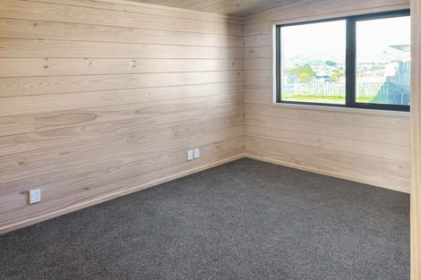 Photo of property in 17 Almora View, Ascot Park, Porirua, 5024