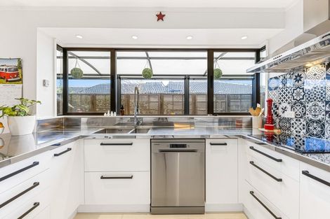 Photo of property in 9 Westpark Drive, West Harbour, Auckland, 0618