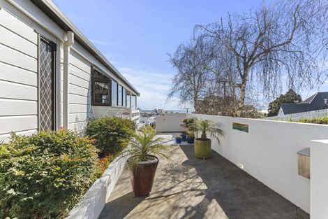Photo of property in 10 Ridge Lane, New Plymouth, 4310