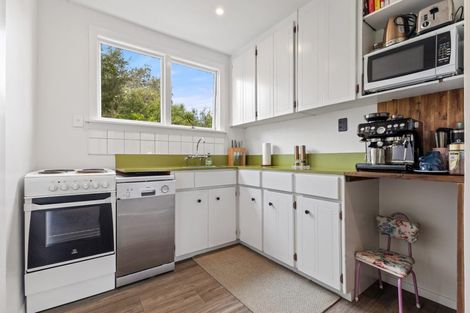 Photo of property in 9 Esher Place, Saint Martins, Christchurch, 8022