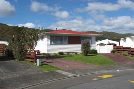 Photo of property in 7 Kew Grove, Wainuiomata, Lower Hutt, 5014