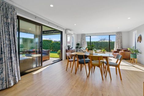 Photo of property in 33 Rose Leigh Drive, Cambridge, 3434