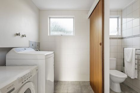 Photo of property in 33 Eversleigh Road, Belmont, Auckland, 0622