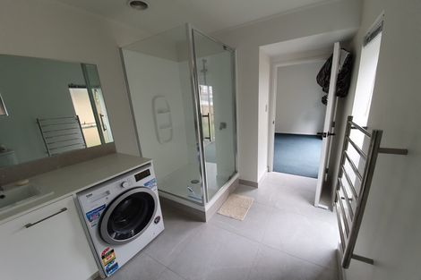 Photo of property in 3/104 East Coast Road, Forrest Hill, Auckland, 0620