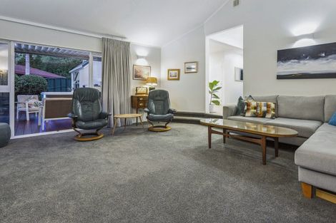 Photo of property in 16 Waipuia Place, Greenhithe, Auckland, 0632