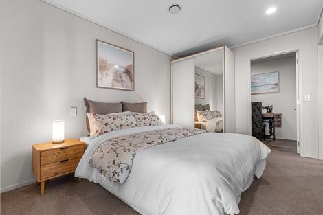 Photo of property in 72 Devonport Road, Tauranga, 3110