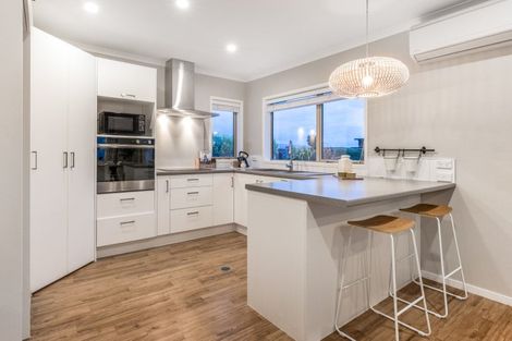 Photo of property in 122 Endeavour Drive, Whitby, Porirua, 5024