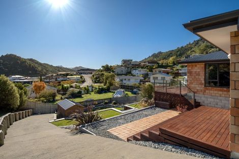Photo of property in 12 Russell Street, Picton, 7220