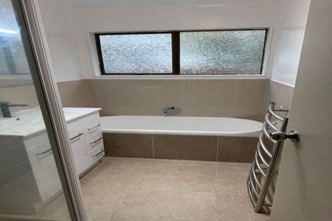 Photo of property in 2/6 Raddock Place, Half Moon Bay, Auckland, 2012