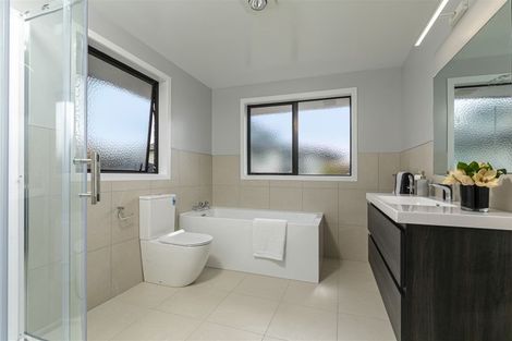 Photo of property in 8 Gordon Stanley Drive, Massey, Auckland, 0614