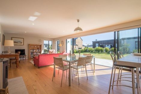 Photo of property in 9 Kamahi Street, Wanaka, 9305