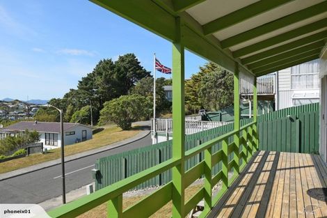 Photo of property in 7 Fitzpatrick Street, Newlands, Wellington, 6037