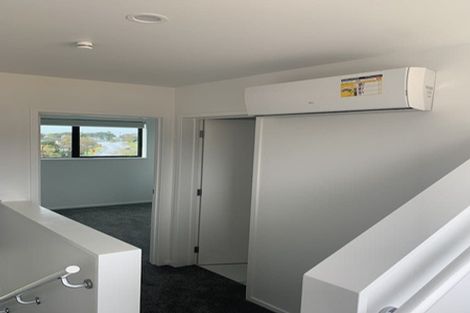 Photo of property in 1/2 Jadewynn Drive, Massey, Auckland, 0614