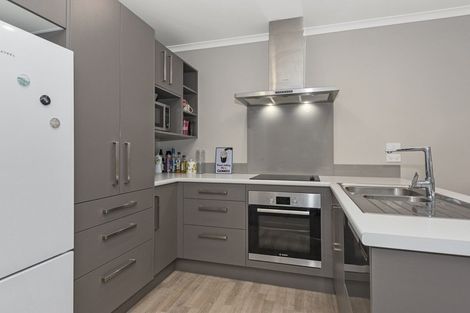 Photo of property in 144u2 Old Farm Road, Hamilton East, Hamilton, 3216