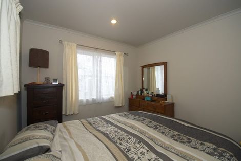 Photo of property in 15a Lyndfield Lane, Newlands, Wellington, 6037