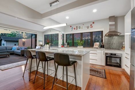 Photo of property in 1 Cross Street, Manly, Whangaparaoa, 0930