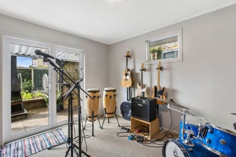 Photo of property in 94 Messenger Terrace, Oakura, 4314