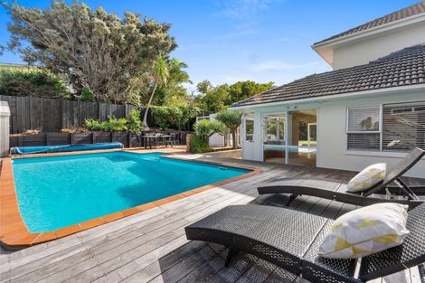 Photo of property in 2/101 Churchill Road, Murrays Bay, Auckland, 0630