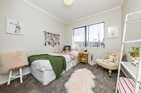 Photo of property in 104a Vine Street, Mangere East, Auckland, 2024