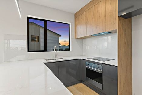 Photo of property in 1/16 Binsted Road, New Lynn, Auckland, 0600
