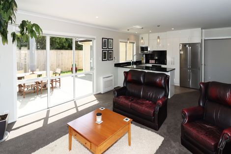 Photo of property in 60 Feist Street, Carterton, 5713