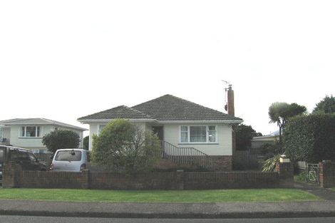 Photo of property in 7 Stokes Avenue, Te Atatu Peninsula, Auckland, 0610
