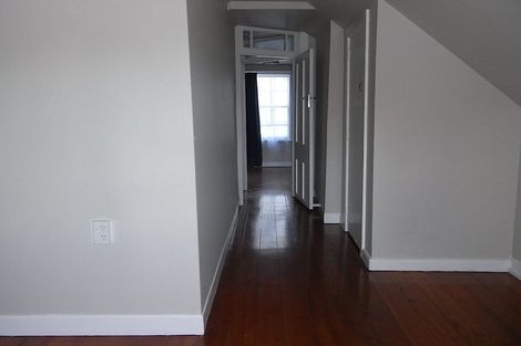 Photo of property in 28 Shakespeare Road, Bluff Hill, Napier, 4110