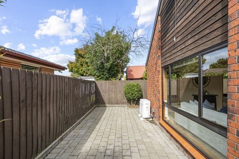 Photo of property in 2/8 Cricklewood Place, Avonhead, Christchurch, 8042