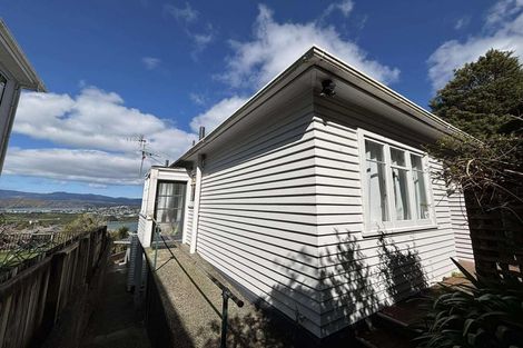Photo of property in 11 Alexandra Road, Roseneath, Wellington, 6021