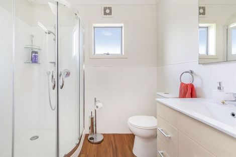 Photo of property in 40 Joseph Banks Drive, Whitby, Porirua, 5024