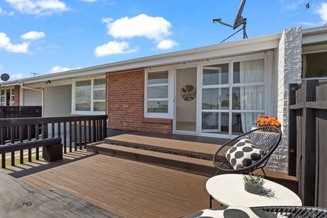 Photo of property in 3/50 Old Lake Road, Narrow Neck, Auckland, 0624