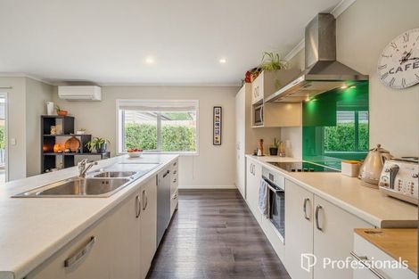 Photo of property in 98 Farmer Crescent, Taita, Lower Hutt, 5011