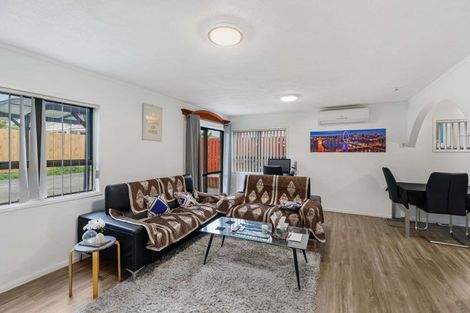 Photo of property in 2/11 Halsey Road, Manurewa, Auckland, 2102