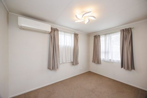 Photo of property in 9 Forbes Place, Kelvin Grove, Palmerston North, 4414