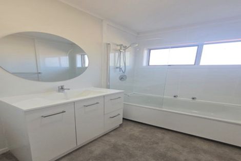 Photo of property in 2/10 Pamela Place, New Lynn, Auckland, 0600