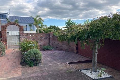 Photo of property in 1/24 Falstaff Place, Half Moon Bay, Auckland, 2012
