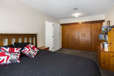 Photo of property in 1 Totara Terrace, Inglewood, 4330