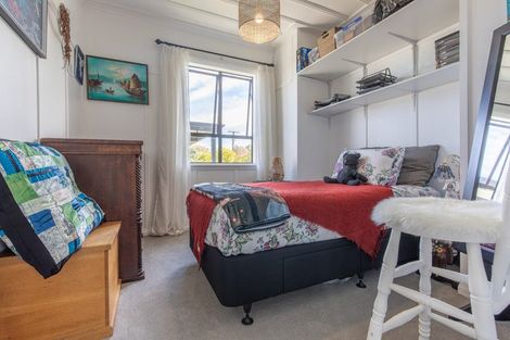 Photo of property in 13 Waverley Street, Waipawa, 4210